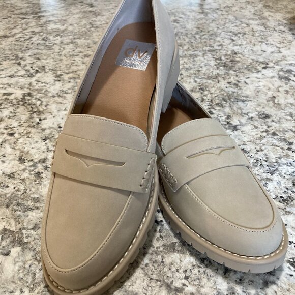 dv By Dolce Vita Women's Classic Penny Loafer/Lug Sole Block Heel Size6.5 - Picture 3 of 8